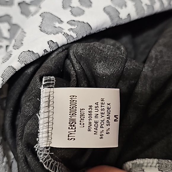 Travel Elements Top - Picture 8 of 9